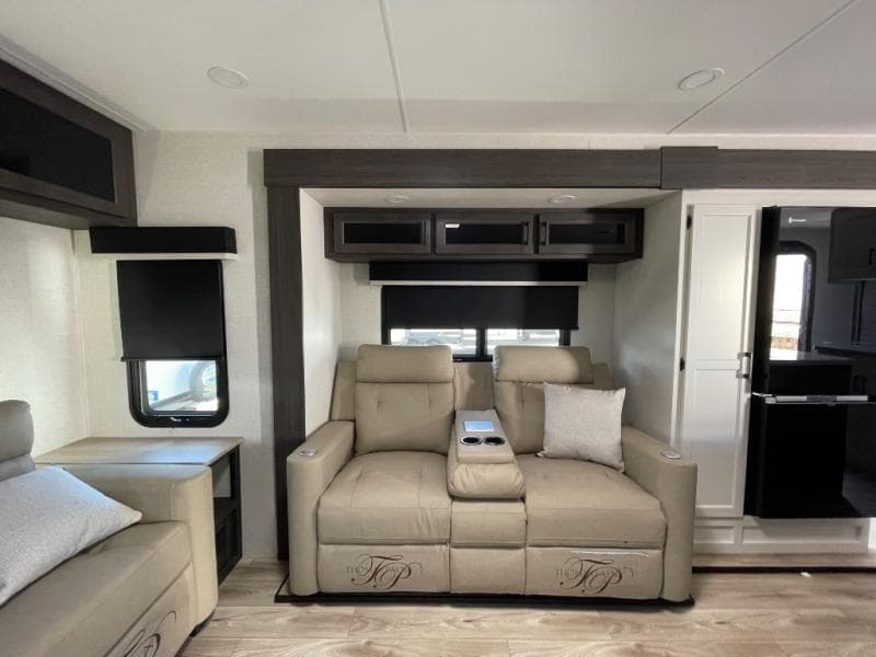 2026 Venture RV 2026 Venture RV SportTrek 5 Touring Edition - thumbnail 12