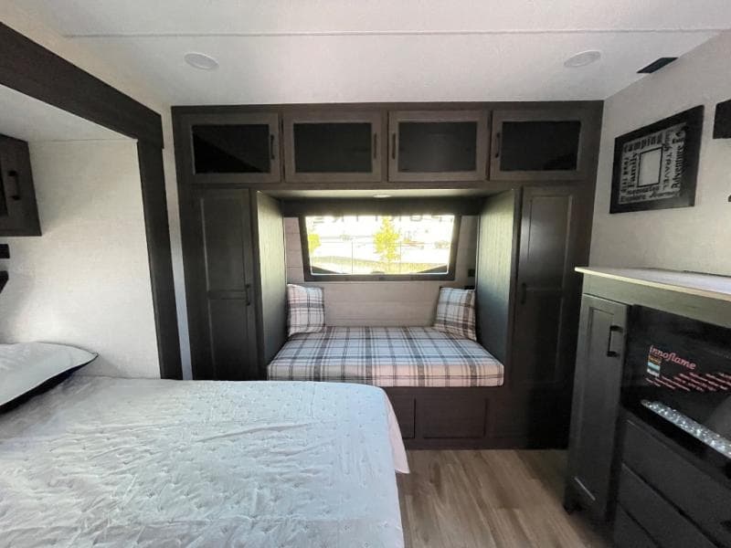 2026 Venture RV 2026 Venture RV SportTrek 5 Touring Edition - thumbnail 15