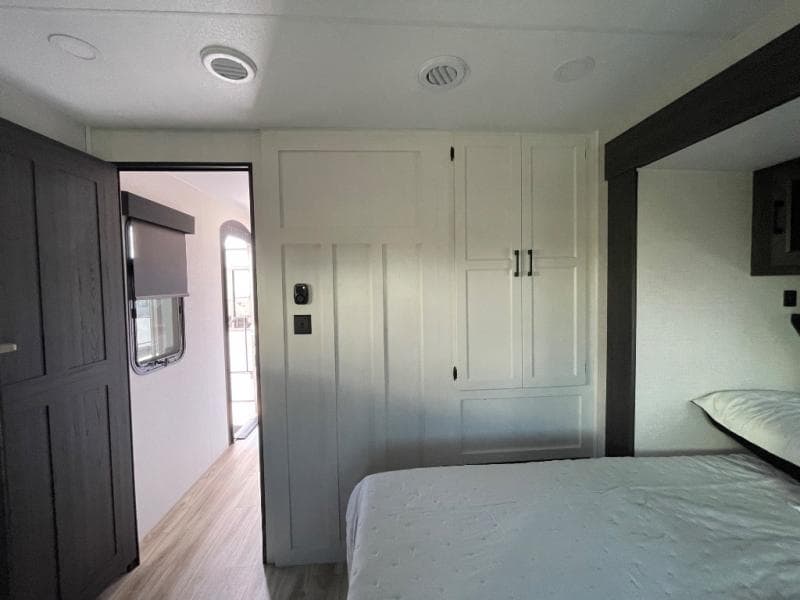 2026 Venture RV 2026 Venture RV SportTrek 5 Touring Edition - thumbnail 17