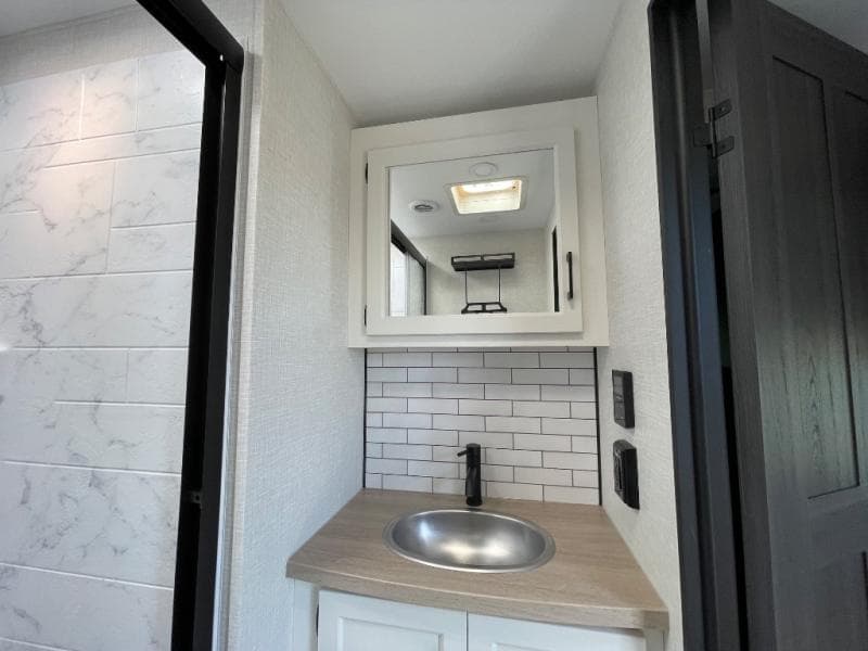 2026 Venture RV 2026 Venture RV SportTrek 5 Touring Edition - thumbnail 22