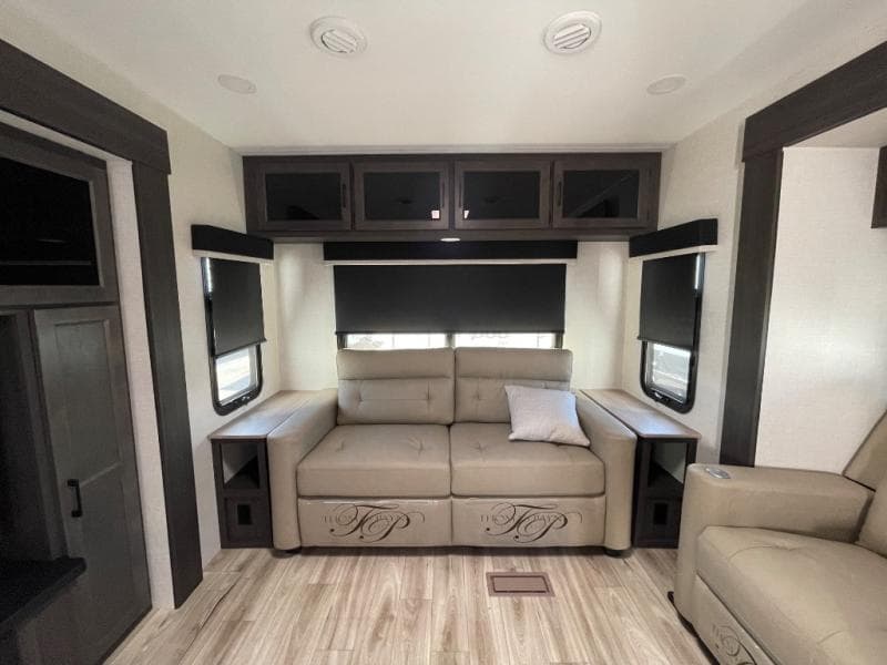 2026 Venture RV 2026 Venture RV SportTrek 5 Touring Edition - thumbnail 8