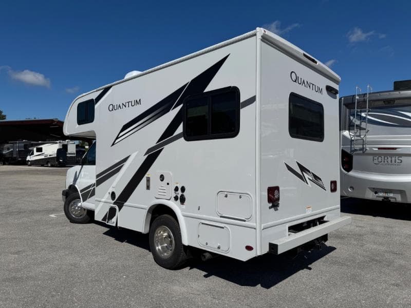 2026 Thor Motor Coach 2026 Thor Motor Coach Quantum - thumbnail 4