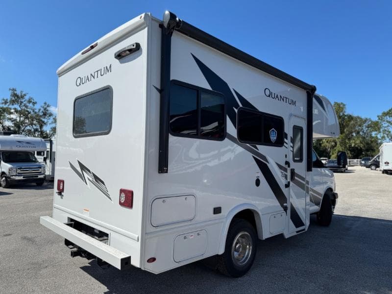 2026 Thor Motor Coach 2026 Thor Motor Coach Quantum - thumbnail 5