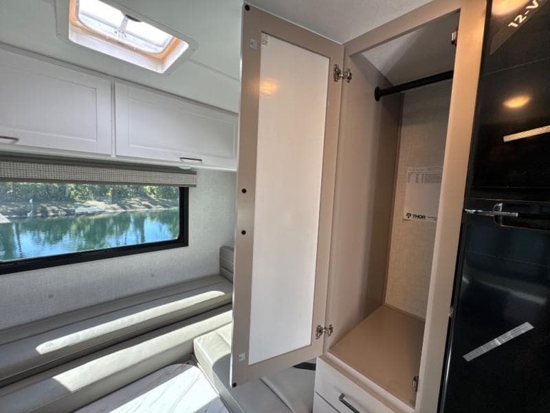 2026 Thor Motor Coach 2026 Thor Motor Coach Quantum - thumbnail 17