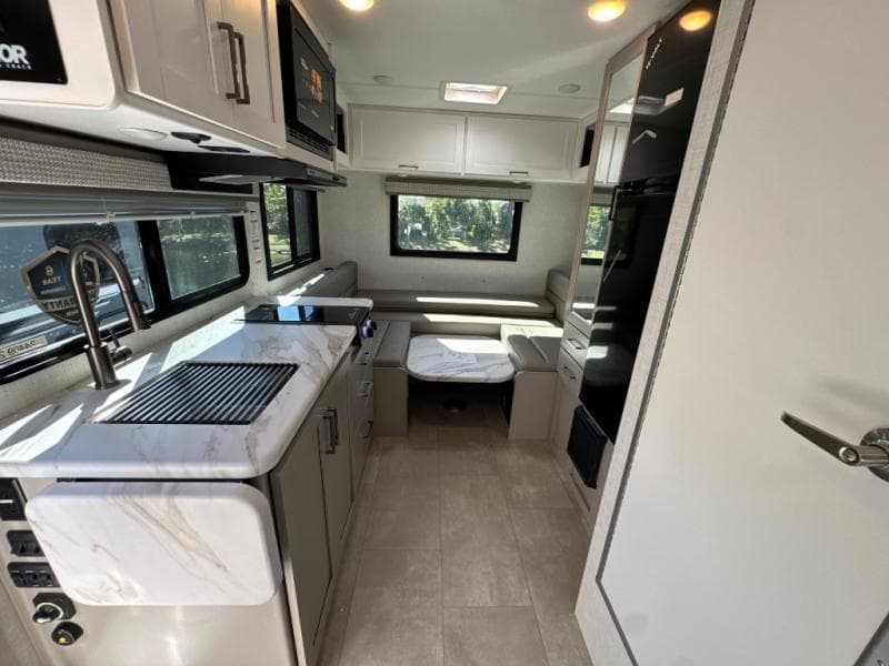 2026 Thor Motor Coach 2026 Thor Motor Coach Quantum - thumbnail 9