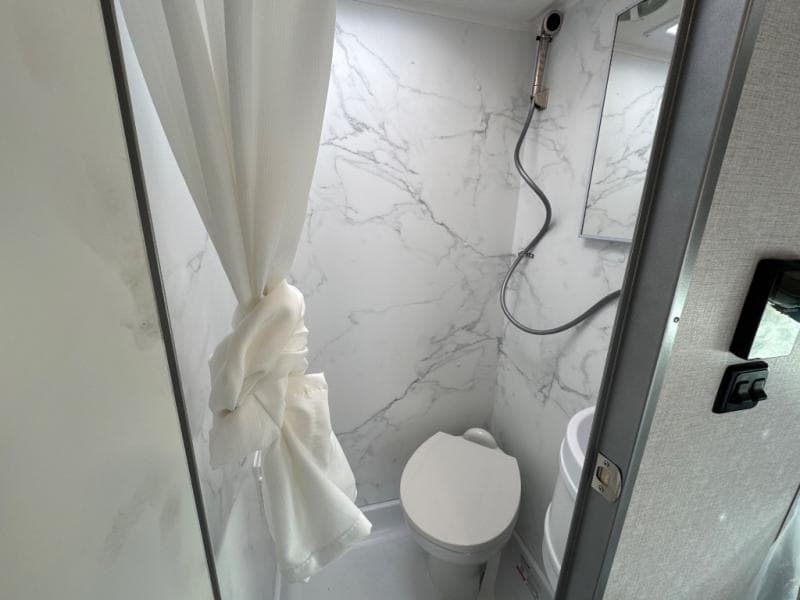 2026 Thor Motor Coach 2026 Thor Motor Coach Chateau - thumbnail 18