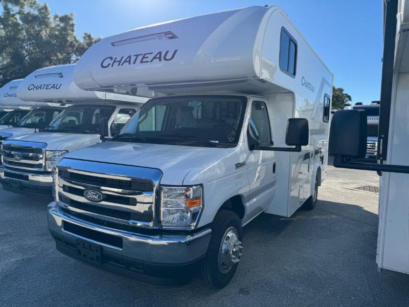 2026 Thor Motor Coach 2026 Thor Motor Coach Chateau - thumbnail 3