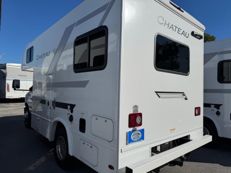 2026 Thor Motor Coach 2026 Thor Motor Coach Chateau - thumbnail 4