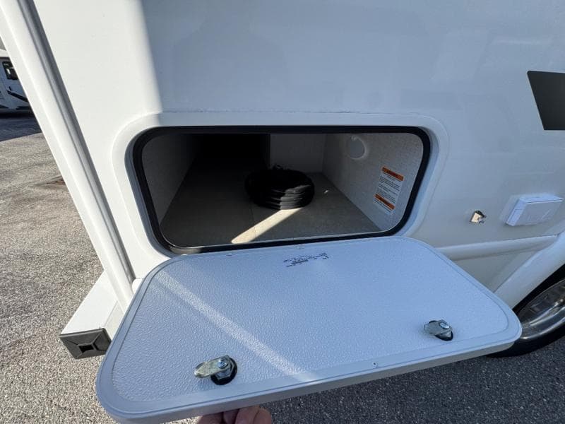 2026 Thor Motor Coach 2026 Thor Motor Coach Chateau - thumbnail 6