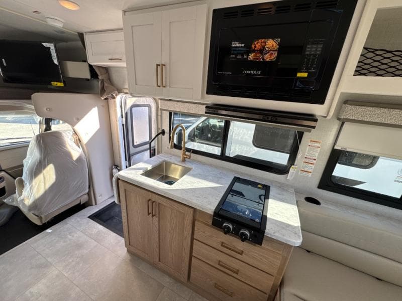 2026 Thor Motor Coach 2026 Thor Motor Coach Chateau - thumbnail 11