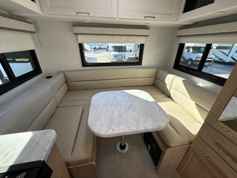 2026 Thor Motor Coach 2026 Thor Motor Coach Chateau - thumbnail 15