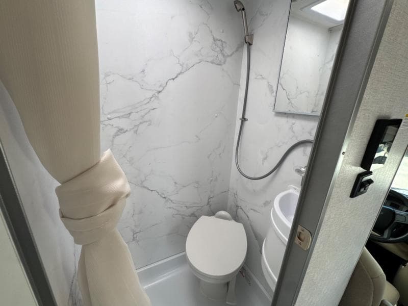 2026 Thor Motor Coach 2026 Thor Motor Coach Chateau - thumbnail 18