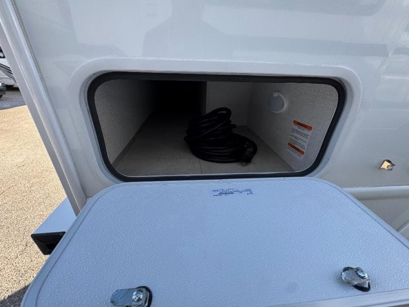 2026 Thor Motor Coach 2026 Thor Motor Coach Chateau - thumbnail 7