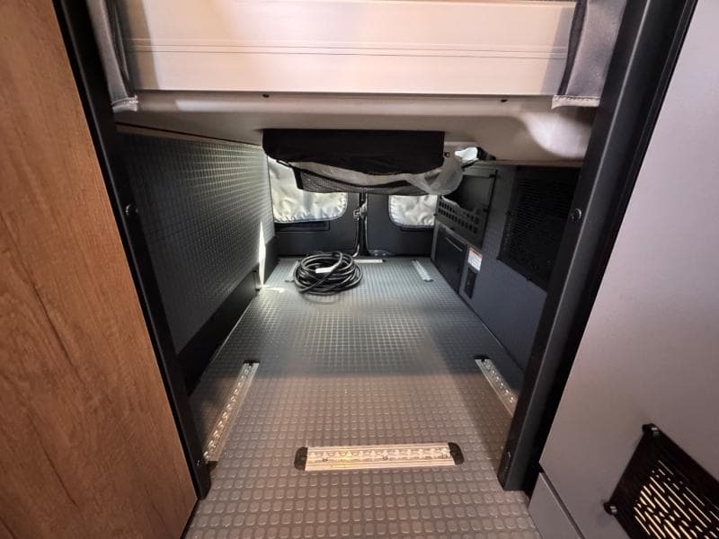 2026 Winnebago 2026 Winnebago Revel - thumbnail 17