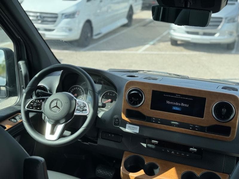 2026 Winnebago 2026 Winnebago Revel - thumbnail 8