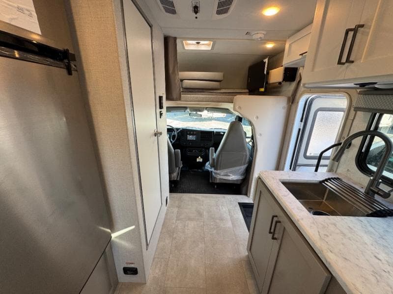 2026 Thor Motor Coach 2026 Thor Motor Coach Chateau - thumbnail 9