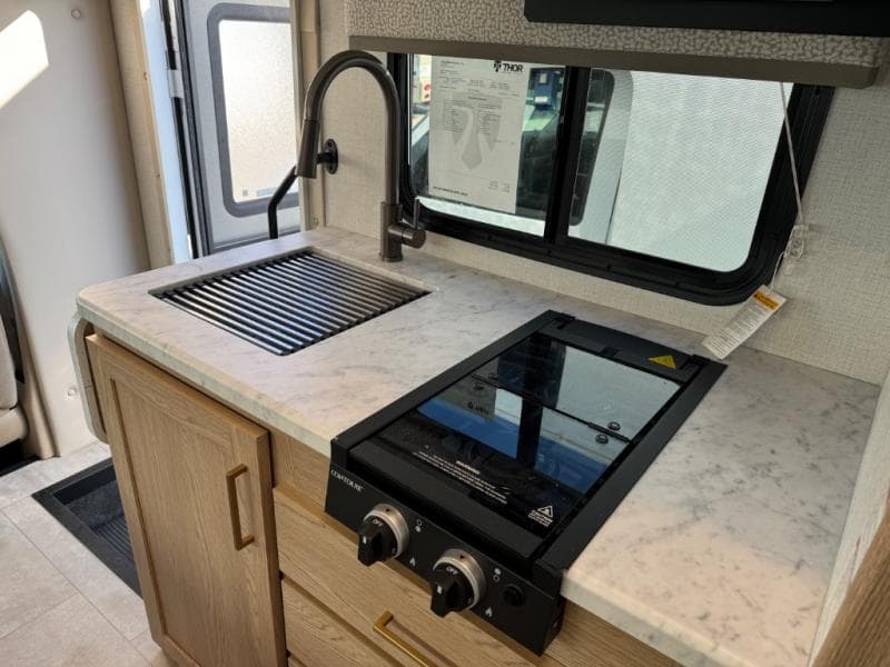 2026 Thor Motor Coach 2026 Thor Motor Coach Chateau - thumbnail 11