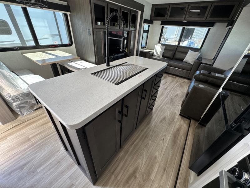 2026 Venture RV 2026 Venture RV SportTrek Touring Edition - thumbnail 14