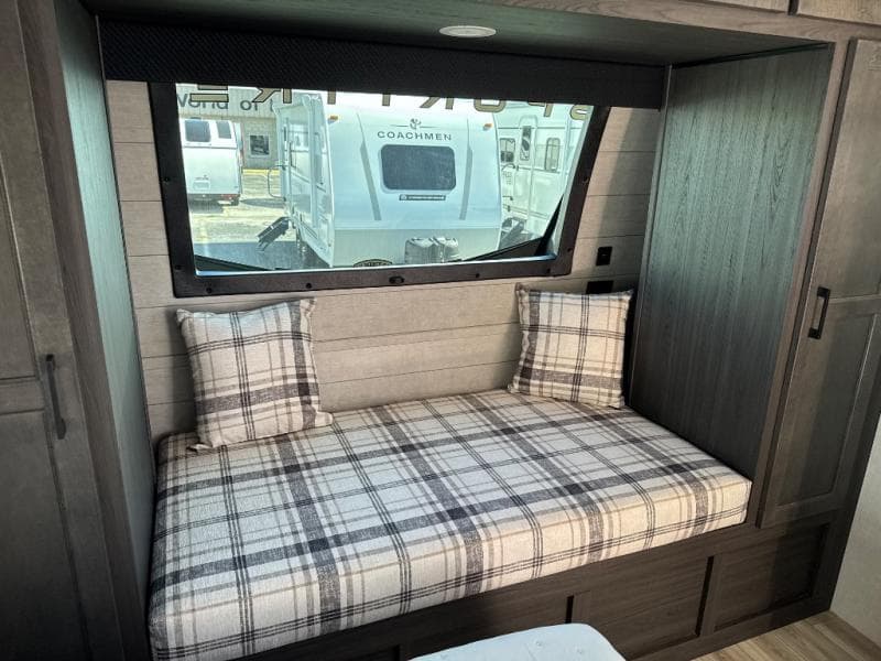 2026 Venture RV 2026 Venture RV SportTrek Touring Edition - thumbnail 25