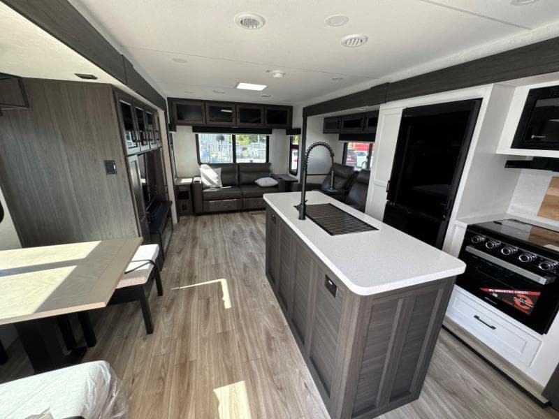 2026 Venture RV 2026 Venture RV SportTrek Touring Edition - thumbnail 9