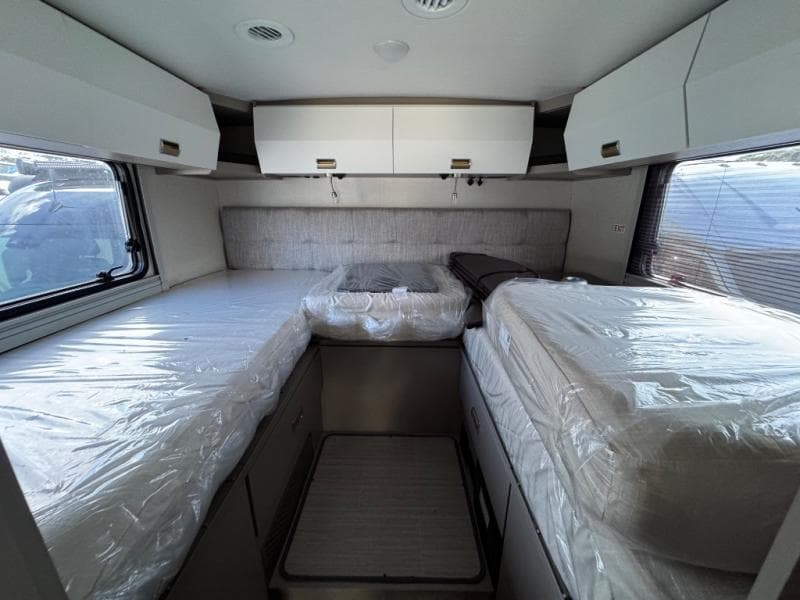 2026 Winnebago 2026 Winnebago Navion - thumbnail 12