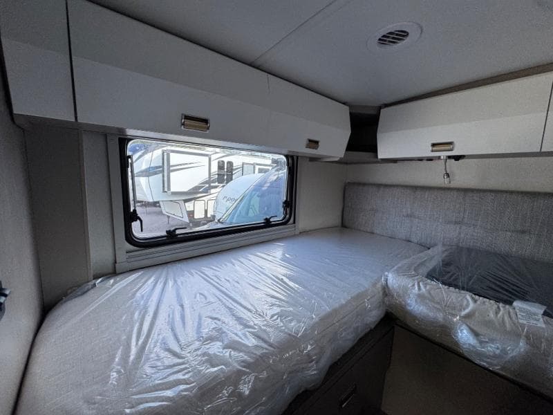 2026 Winnebago 2026 Winnebago Navion - thumbnail 13