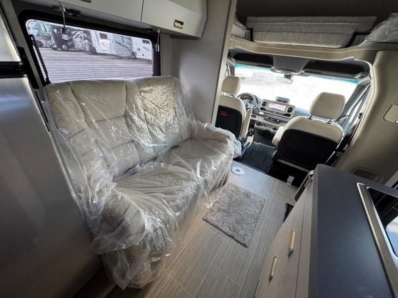 2026 Winnebago 2026 Winnebago Navion - thumbnail 17