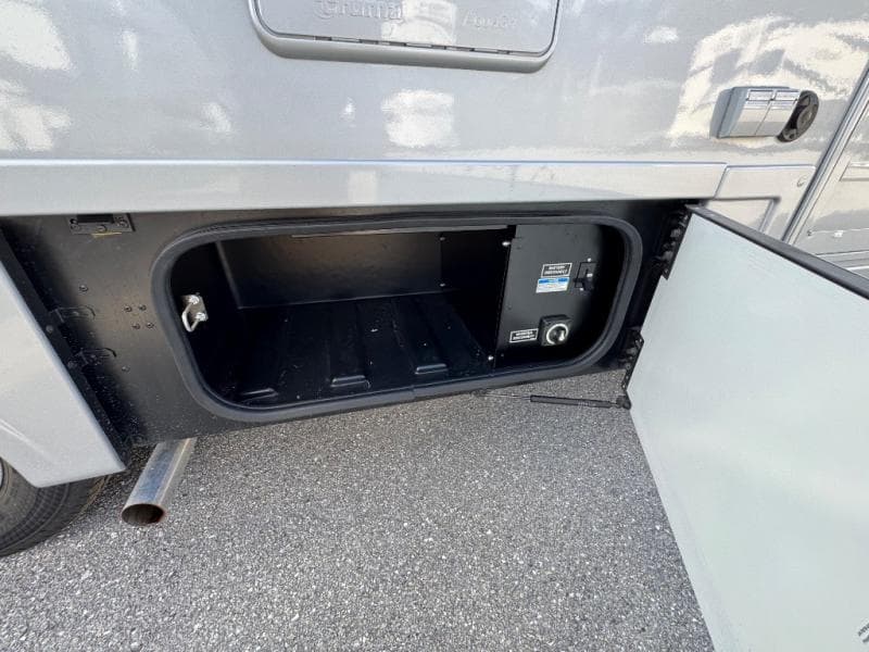 2026 Winnebago 2026 Winnebago Navion - thumbnail 7