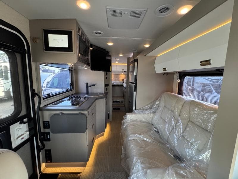2026 Winnebago 2026 Winnebago Navion - thumbnail 8