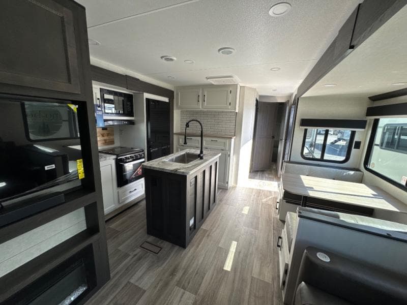 2026 Venture RV 2026 Venture RV SportTrek - thumbnail 11