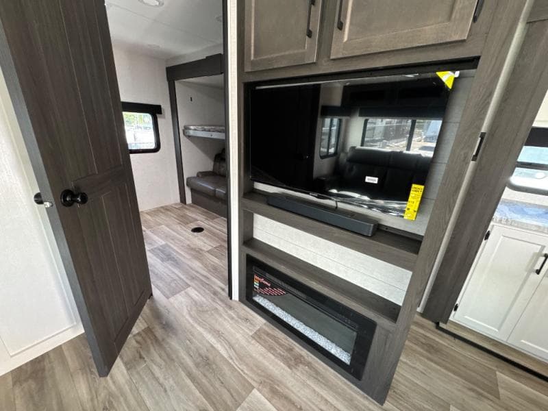 2026 Venture RV 2026 Venture RV SportTrek - thumbnail 23