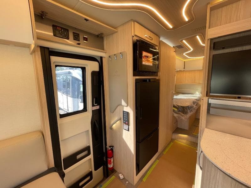 2026 Leisure Travel Vans 2026 Leisure Travel Vans Unity - thumbnail 12