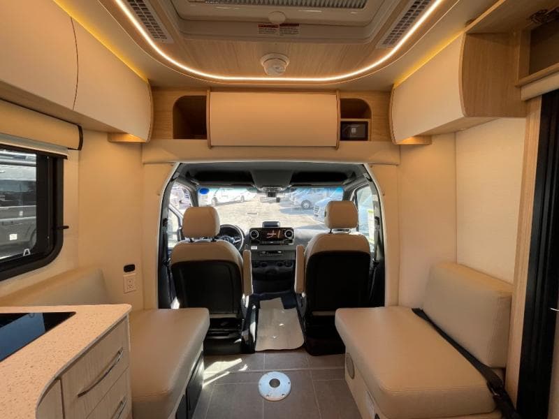 2026 Leisure Travel Vans 2026 Leisure Travel Vans Unity - thumbnail 8