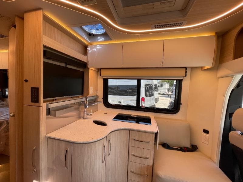 2026 Leisure Travel Vans 2026 Leisure Travel Vans Unity - thumbnail 9