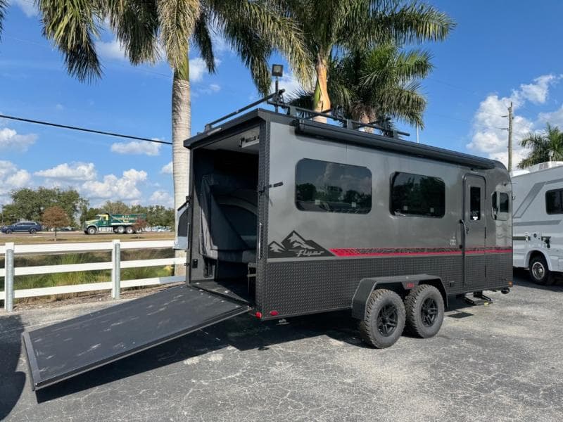 2026 inTech RV 2026 inTech RV Flyer Toy Hauler Expandable - thumbnail 5