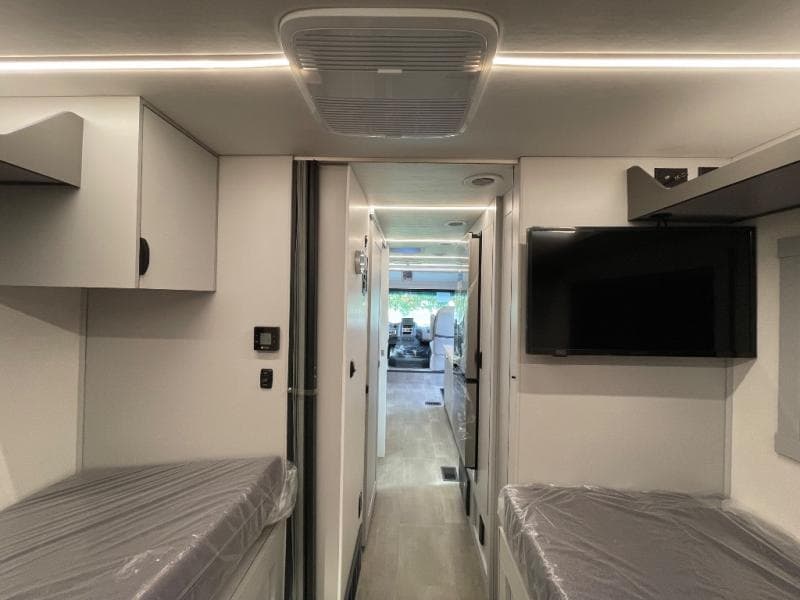 2026 Coachmen 2026 Coachmen Euro - thumbnail 17