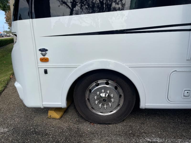 2026 Coachmen 2026 Coachmen Euro - thumbnail 5