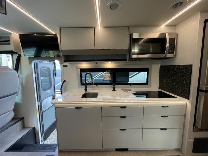 2026 Coachmen 2026 Coachmen Euro - thumbnail 8