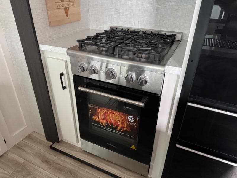 2026 Venture RV 2026 Venture RV SportTrek 5 Touring Edition - thumbnail 12