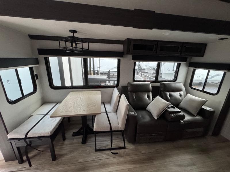 2026 Venture RV 2026 Venture RV SportTrek 5 Touring Edition - thumbnail 19