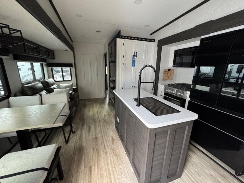 2026 Venture RV 2026 Venture RV SportTrek 5 Touring Edition - thumbnail 8