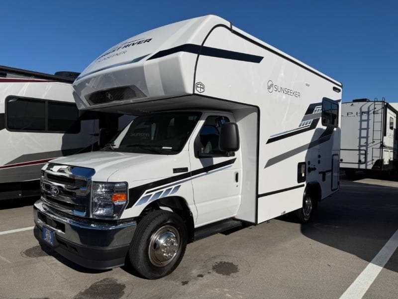 2026 Forest River 2026 Forest River Sunseeker - thumbnail 3