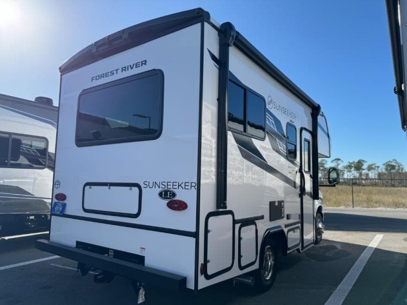 2026 Forest River 2026 Forest River Sunseeker - thumbnail 5