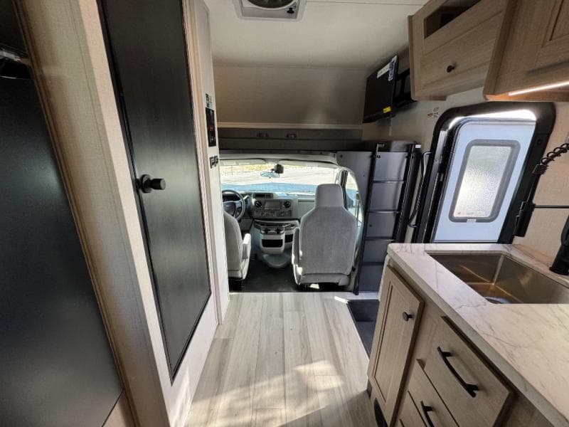 2026 Forest River 2026 Forest River Sunseeker - thumbnail 10