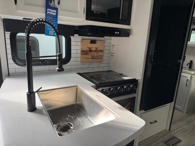 2026 Venture RV 2026 Venture RV SportTrek Touring Edition - thumbnail 11