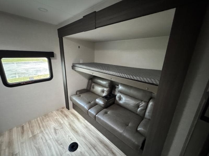 2026 Venture RV 2026 Venture RV SportTrek Touring Edition - thumbnail 19