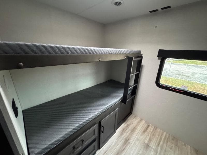 2026 Venture RV 2026 Venture RV SportTrek Touring Edition - thumbnail 20