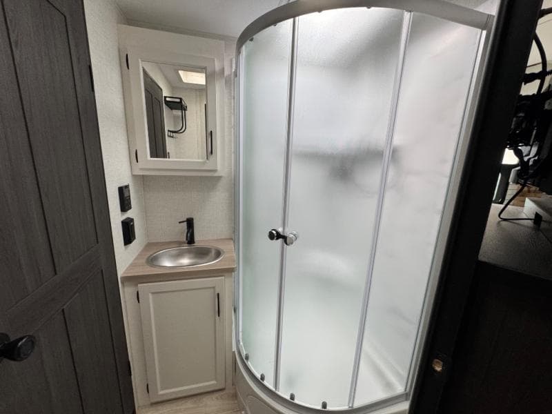 2026 Venture RV 2026 Venture RV SportTrek Touring Edition - thumbnail 23