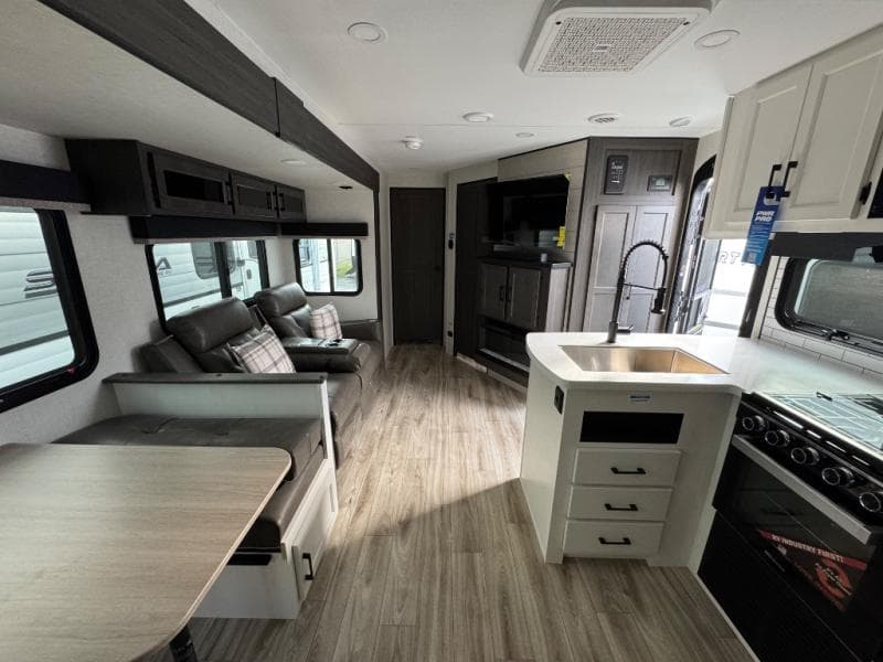 2026 Venture RV 2026 Venture RV SportTrek Touring Edition - thumbnail 8