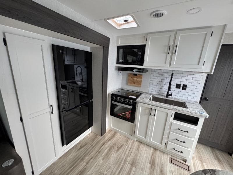 2026 Venture RV 2026 Venture RV SportTrek - thumbnail 11